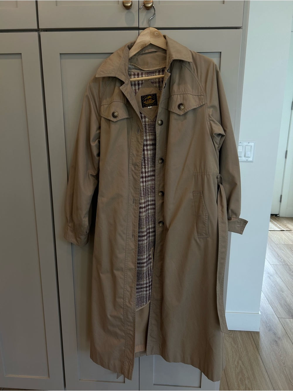 Vintage Women's Tan Trench Coat with Plaid Lining
